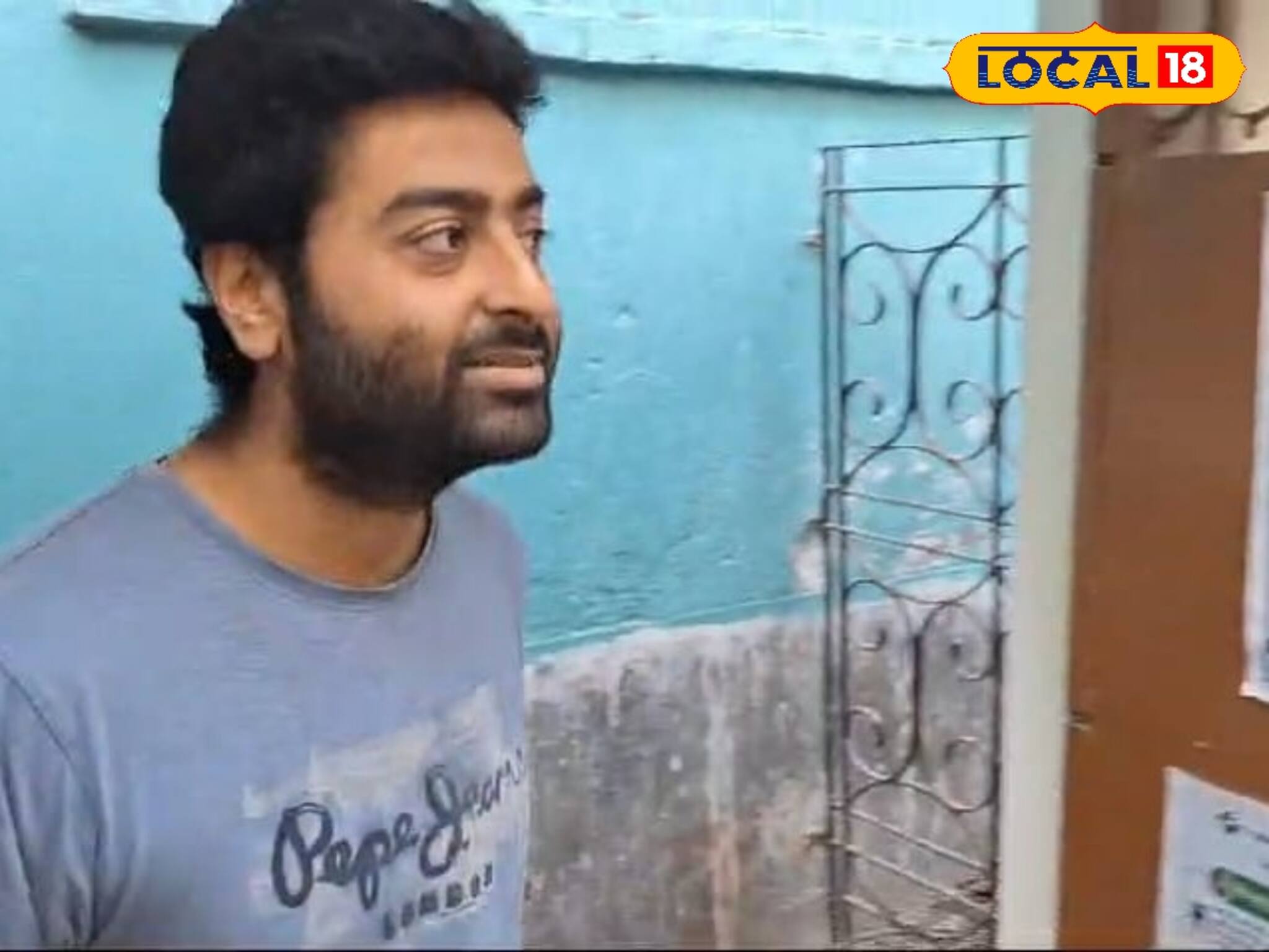 Airjit Singh: তারাপীঠের রাস্তায় হঠাৎ অরিজিৎ সিংয়ের দেখা! সঙ্গী স্ত্রী, তারকা গায়ককে দেখেই উপচে পড়ল ভিড়