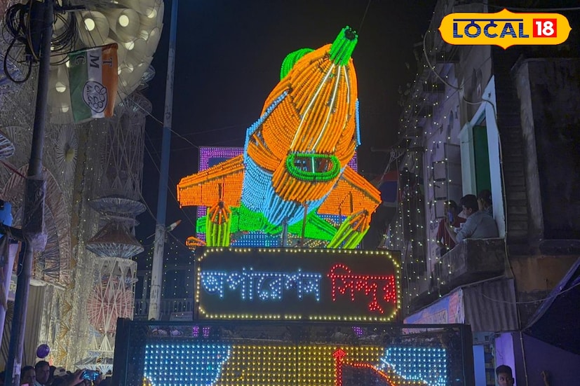 অন্যদিকে আরেকটি ক্লাবের উদ্যোগ ছিল একেবারেই অন্যরকম। তাদের আলোকসজ্জায় উঠে আসে দেশের সাম্প্রতিক অভিযান ‘অপারেশন সিঁদুর’-এর প্রতিচ্ছবি। আলোর খেলায় তৈরি করা হয়েছিল এক প্রতিকী যুদ্ধবিমান, আর তার নিচে লেখা ছিল অপারেশন সিঁদুর। দেশপ্রেম ও সেনাদের প্রতি শ্রদ্ধা জানাতেই এই অনন্য প্রদর্শনীর উদ্যোগ নিয়েছিল ক্লাবটি।তথ্য ও ছবি : বনোয়ারীলাল চৌধুরী