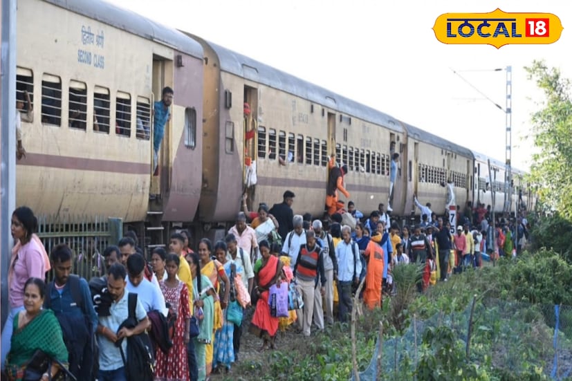 *মূলত, বাস থেকে নেমে জাতীয় সড়ক থেকে মূল রাস্তা দিয়ে বোল্লা মন্দিরে ভক্তরা আসে। অন্যদিকে, গ্রামের রাস্তা খাসপুর, পতিরাম-সহ বিভিন্ন রুট দিয়ে মানুষ আসে। তবে, এক্ষেত্রে বেশ সমস্যায় পড়তে হয় অন্যান্য সময় দূর-দূরান্ত থেকে বোল্লা মায়ের পুজো দিতে আসা ভক্তদের।