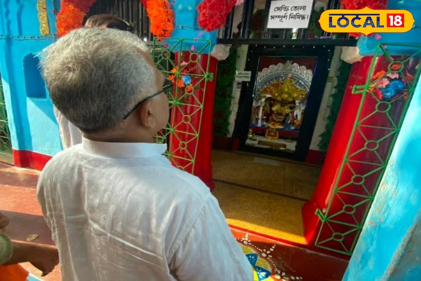 লালগোলা রাজবাড়ির সমৃদ্ধশালী জগদ্ধাত্রী মন্দির, এর ২৫ মিটার দূরে রাজবাড়ির কালীবাড়ি এবং আরও ২৫ মিটার দূরে বনের মধ্যে রাজপরিবারের দুর্গামন্দির অবস্থিত। ১৮৭৪–এর ১ বা ২ ফেব্রুয়ারি মাঘী পূর্ণিমার দিন লিখেছিলেন। উপন্যাসে বারবার মাঘী পূর্ণিমার উল্লেখ পাওয়া যায়। যে ঘরে বসে গানটি লিখেছিলেন, তা এখন ভগ্নপ্রায়। রাজবাড়ির যে গেস্ট হাউসে বঙ্কিম থাকতেন, সেটি কারা দফতর হাতে নিয়েছে। তারও ভগ্নদশা।