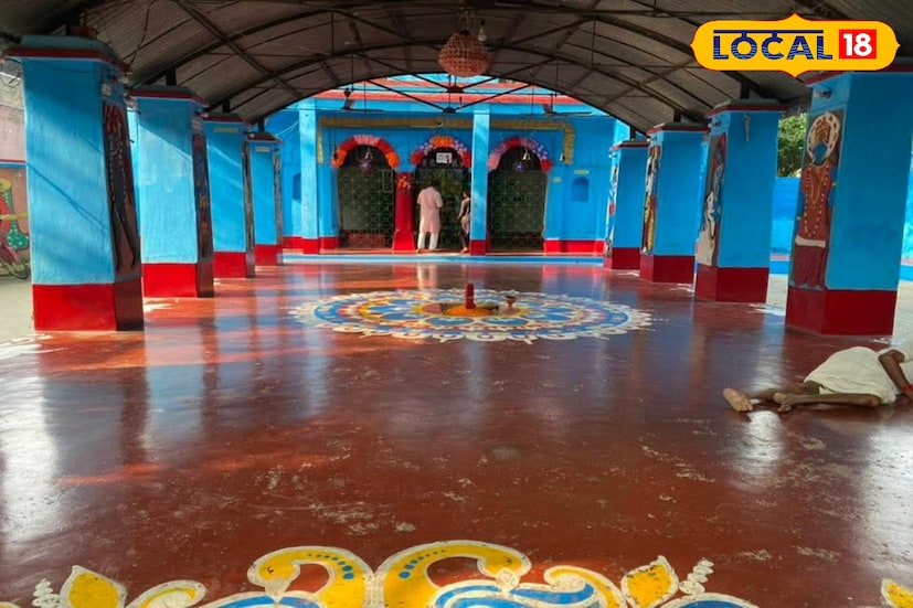 রাজবাড়ি থেকে কালী মন্দির সব কিছু দেখেই আবেগপ্রবণ হয়ে পড়েন বিজেপি নেতা দিলীপ ঘোষ। ভাঙন কবলিত এলাকা পরিদর্শন করেই তিনি রাজবাড়ি পরিদর্শনে যান।