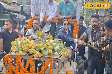 রিচা দিদির জন্য ছোট্ট প্রিয়ার রঙে আঁকা ভালোবাসা, বিশ্বজয়ীর ঘরে ফেরায় শিলিগুড়ির উচ্ছ্বাস রিচা দিদির জন্য ছোট্ট প্রিয়ার রঙে আঁকা ভালোবাসা, বিশ্বজয়ীর ঘরে ফেরায় শিলিগুড়ির উচ্ছ্বাস