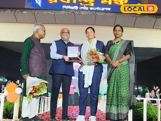 লাল গালিচা, ব্যাট উঁচু করে কচিকাঁচার শুভেচ্ছা—রিচার নাগরিক সম্মান অনন্য মুহূর্ত