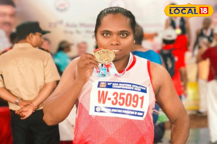 ২২টি দেশকে টেক্কা দিয়ে আন্তর্জাতিক স্তরের জ্যাভলিন থ্রো প্রতিযোগিতায় দেশের জন্য সোনা জয় মালদহের এক মহিলা সিভিক ভলান্টিয়ারের। তাঁর এই সাফল্যে খুশির হাওয়া দেখা দিয়েছে জেলা জুড়ে।(ছবি ও তথ্য: জিএম মোমিন) ২২টি দেশকে টেক্কা দিয়ে আন্তর্জাতিক স্তরের জ্যাভলিন থ্রো প্রতিযোগিতায় দেশের জন্য সোনা জয় মালদহের এক মহিলা সিভিক ভলান্টিয়ারের। তাঁর এই সাফল্যে খুশির হাওয়া দেখা দিয়েছে জেলা জুড়ে।(ছবি ও তথ্য: জিএম মোমিন)