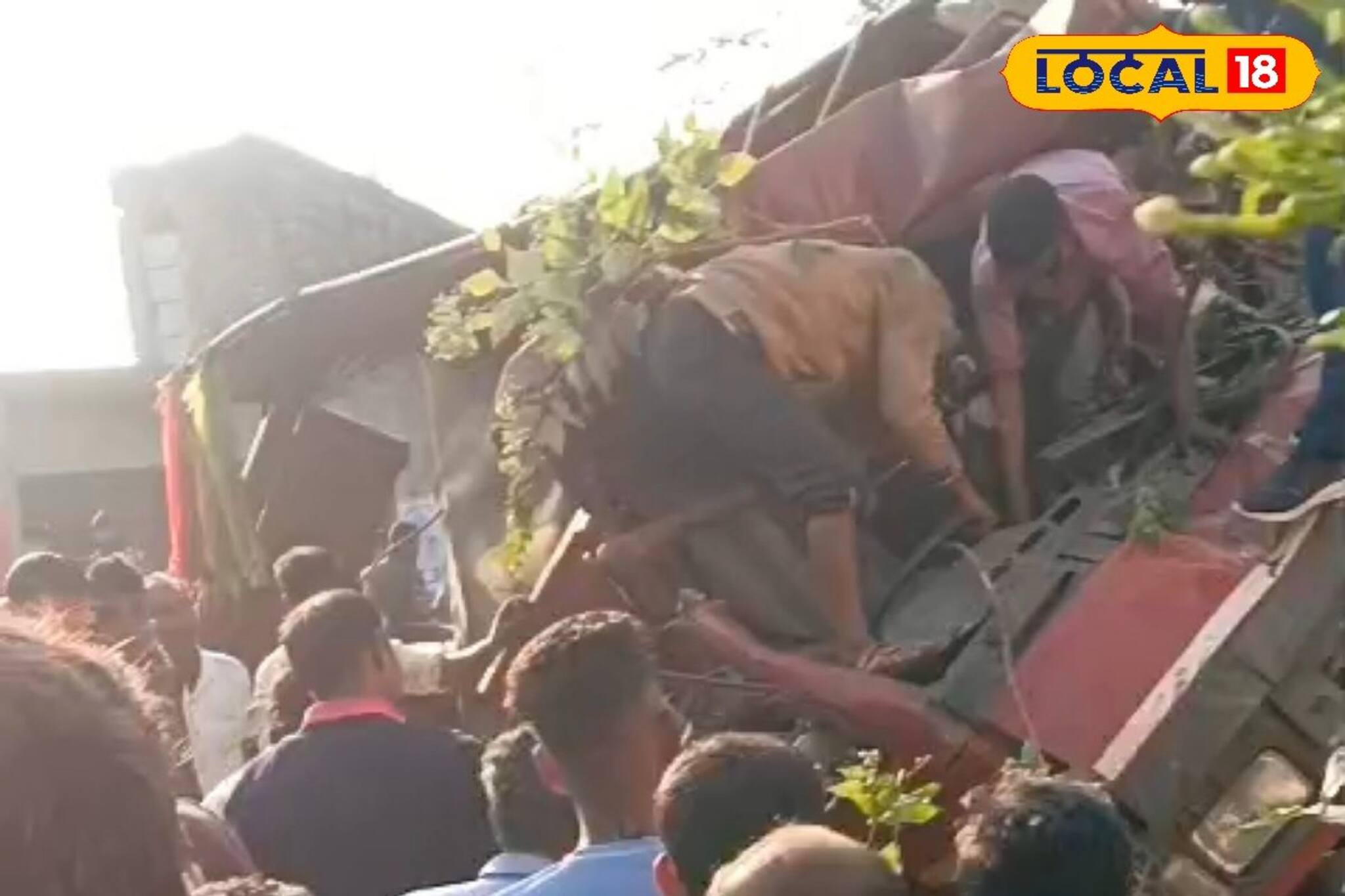 খড়গ্রামে দুই গাড়ির মুখোমুখি সংঘর্ষ! রক্তে ভাসল রাস্তা, দুর্ঘটনায় মৃত ২