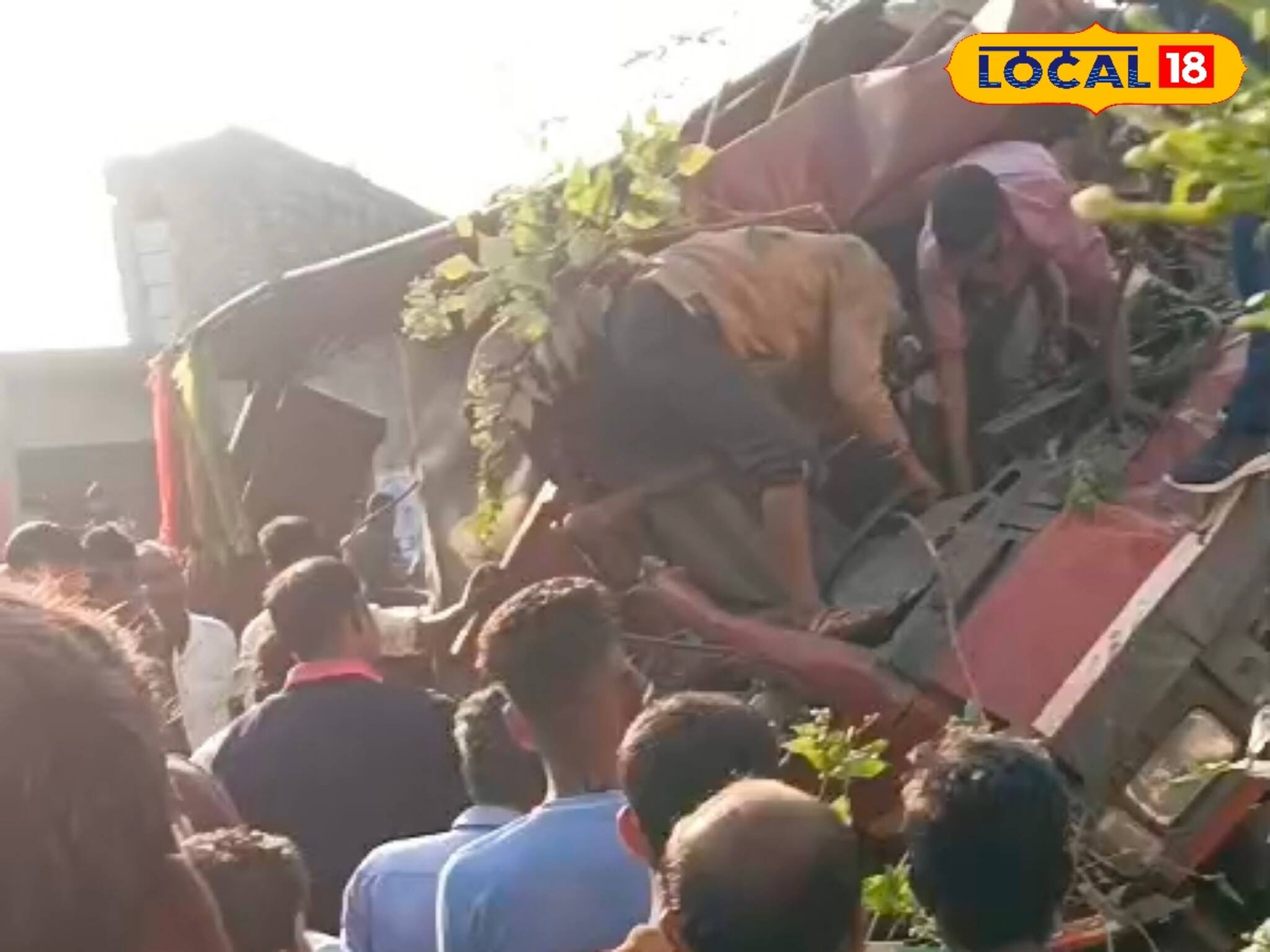 খড়গ্রামে দুই গাড়ির মুখোমুখি সংঘর্ষ! রক্তে ভাসল রাস্তা, দুর্ঘটনায় মৃত ২