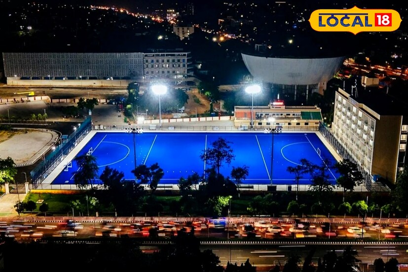 উত্তর ২৪ পরগনার, রুদ্র নারায়ণ রায়: শহর তিলোত্তমা পেল আন্তর্জাতিক মানের হকি স্টেডিয়াম। আর এর ফলে বাংলার ক্রীড়াঙ্গনে যোগ হল এক নতুন পালক। রাজ্যের মুখ্যমন্ত্রীর হাতে উদ্বোধন হয়েছে অত্যাধুনিক ও আন্তর্জাতিক মানের বিবেকানন্দ যুবভারতী হকি স্টেডিয়াম