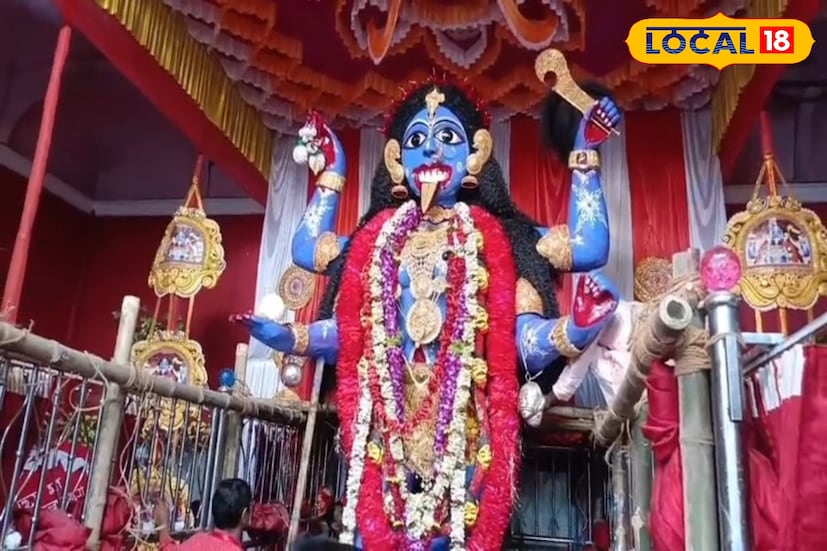 রাস মেলার পর উত্তরবঙ্গের অন্যতম দ্বিতীয় বৃহত্তম উৎসব হল বোল্লা কালীর মেলা। দিনাজপুরের অন্যতম সাংস্কৃতিক ঐতিহ্য এই পুজো। দক্ষিণ দিনাজপুরের জেলা শহর বালুরঘাট থেকে সামান্য দূরত্বে অবস্থিত বোল্লা গ্রাম।(সুস্মিতা গোস্বামী) রাস মেলার পর উত্তরবঙ্গের অন্যতম দ্বিতীয় বৃহত্তম উৎসব হল বোল্লা কালীর মেলা। দিনাজপুরের অন্যতম সাংস্কৃতিক ঐতিহ্য এই পুজো। দক্ষিণ দিনাজপুরের জেলা শহর বালুরঘাট থেকে সামান্য দূরত্বে অবস্থিত বোল্লা গ্রাম।(সুস্মিতা গোস্বামী)