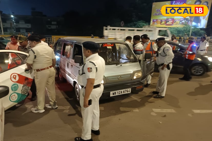 দিল্লির লালকেল্লা সংলগ্নস্থান কেঁপে উঠতেই। রেড এলার্ট দিল্লি বোম্বে কলকাতা, হাওড়া। বিস্ফোরণ ঘটতেই তড়িঘড়ি আরও নিরাপত্তা জোরদার দেশের গুরুত্বপূর্ণ যোগাযোগ মাধ্যম হাওড়া স্টেশনে। ভয়াবহ জঙ্গি হামলায় কেঁপে উঠল দিল্লির লালকেল্লা থেকে সামান্য দূরত্বের মেট্রো স্টেশন সংলগ্ন সিগন্যাল। (ছবি ও তথ্য : রাকেশ মাইতি)