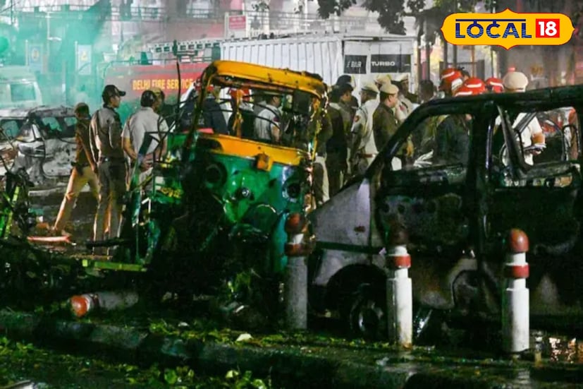 বিস্ফোরণের ভয়াবহতা দেখে কেঁপে উঠেছে গোটা দেশ। ঘটনার পর থেকেই দেশজুড়ে সতর্কতার পাশাপাশি কলকাতাতেও জারি হাই এলার্ট। সতর্কতামূলক পদক্ষেপ হিসেবে কলকাতা লাগোয়া উত্তর ২৪ পরগনা জেলা জুড়েও রাত থেকেই দেখা গেল কড়া নিরাপত্তা