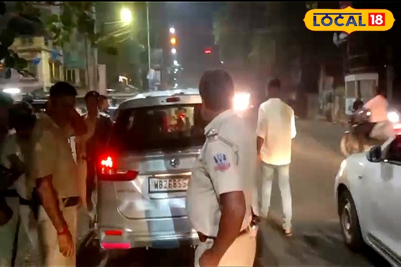 সীমান্ত এলাকা দিয়ে যাতায়াতকারী গাড়িগুলিকেও কড়া তল্লাশি করা হচ্ছে। পুলিশ সূত্রে জানা গিয়েছে, গাড়ির যাত্রীদের পরিচয়, যাত্রার উদ্দেশ্য ও প্রয়োজনীয় কাগজপত্র যাচাই করেই ছাড়া হচ্ছে যানবাহনগুলি