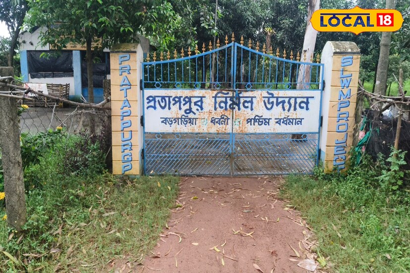 প্রায় সাত বছর আগে দুর্গাপুর-ফরিদপুর ব্লকের ছ'টি অঞ্চলেই কঠিন তরল বর্জ্য নিষ্কাশন কেন্দ্র গড়ে উঠেছিল। বর্জ্য প্লাস্টিক ও আবর্জনা পৃথকীকরণ করে জৈব সার হিসেবে ব্যবহার করার উদ্যোগ নেওয়া হয়। আর ব্লকের প্রতিটি পঞ্চায়েতের প্লাস্টিক বর্জ্যগুলি প্রতাপপুর গ্রাম পঞ্চায়েত মেশিনের সাহায্যে প্রক্রিয়াকরণ করে বিভিন্ন কাজে ব্যবহারের জন্য পদক্ষেপ নেয়। ওই প্লাস্টিক বর্জ্য সংগ্রহ করতে 'ক্যাপচার দ্য প্লাস্টিক' প্রকল্প চালু করে প্রায় এক বছর আগে।( ছবি ও তথ্য : দীপিকা সরকার)