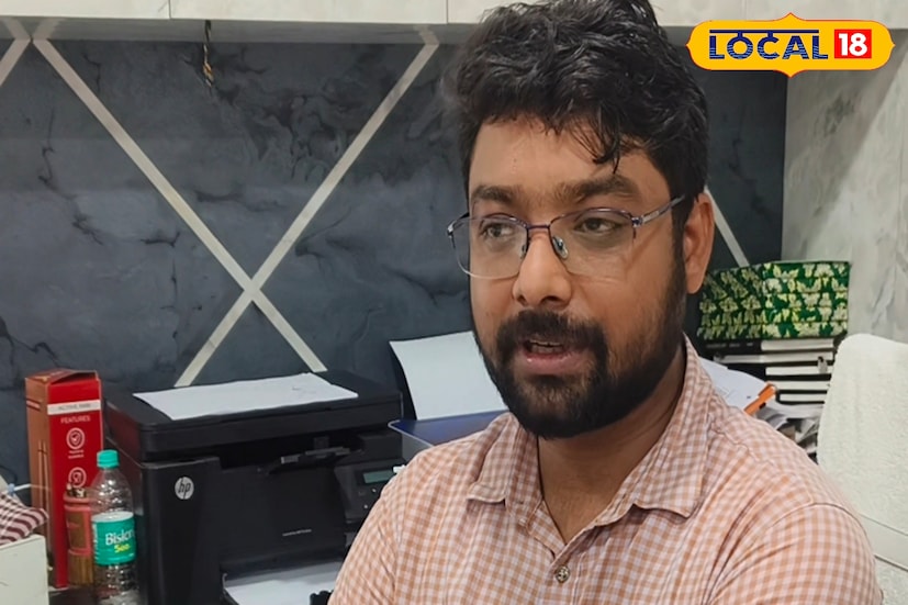 বিডিও অর্ঘ্য মুখোপাধ্যায় জানান, পরিবেশ দূষণ রুখতে ও সুস্থ পরিবেশ গড়তে একমাত্র লক্ষ্য প্লাস্টিক বর্জ্য মুক্ত পরিবেশ। সেই লক্ষ্যে আমরা এই উদ্যোগ নিয়েছি। অর্থের বিনিময়ে আমরা ওই প্ল্যাস্টিক বর্জ্য ভরা বোতল সংগ্রহ করব। ইতিমধ্যেই বহু মানুষ ও পড়ুয়ারা সংগ্রহ করছে।এখন সরকারিভাবে রাস্তা নির্মাণের কাজে প্লাস্টিক বর্জ্য ব্যবহার করা বাধ্যতামূলক। ওই বোতলগুলি আমরা রাস্তা নির্মাণের কাজে ব্যবহারের জন্য সংশ্লিষ্ট সংস্থাকে দেব।( ছবি ও তথ্য : দীপিকা সরকার)