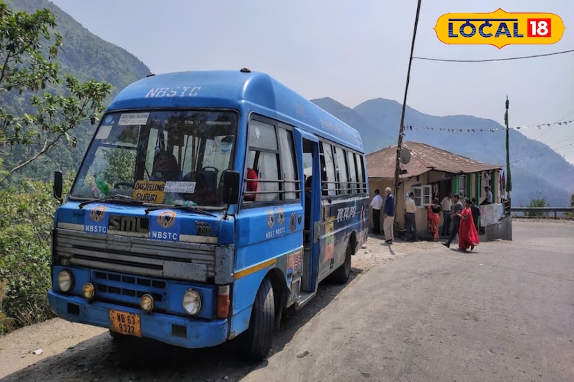 পাহাড়ি সৌন্দর্য উপভোগ করতে দার্জিলিং ভ্রমণের পরিকল্পনা করছেন? এখন আরও সহজ ও সাশ্রয়ী পথে পৌঁছে যেতে পারবেন সরকারি বাসে চেপে। উত্তরবঙ্গ রাষ্ট্র পরিবহণ সংস্থা (NBSTC)-র উদ্যোগে শিলিগুড়ি থেকে দার্জিলিং যাওয়ার সরকারি বাস পরিষেবা যাত্রীদের কাছে জনপ্রিয় হয়ে উঠছে। মাত্র ১০৫ টাকায় দার্জিলিং পৌঁছানো সম্ভব এই পরিষেবার মাধ্যমে। (ছবি ও তথ্য : ঋত্বিক ভট্টাচার্য)