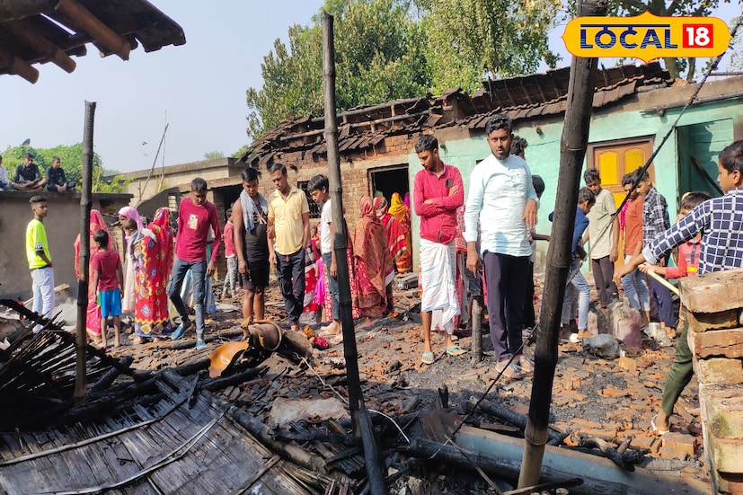 ঘটনায় আহত বাড়ির একজন সদস্য-সহ দুই প্রতিবেশী। আহতরা হলেন বাড়ির মালিক সারিউল শেখ এবং আগুন নিভাতে আশা দুই প্রতিবেশী নুর নবী শেখ ও ইসমাইল শেখ। ঘটনায় আহত তিনজন চিকিৎসাধীন মালদহ মেডিক্যাল কলেজ হাসপাতালে।