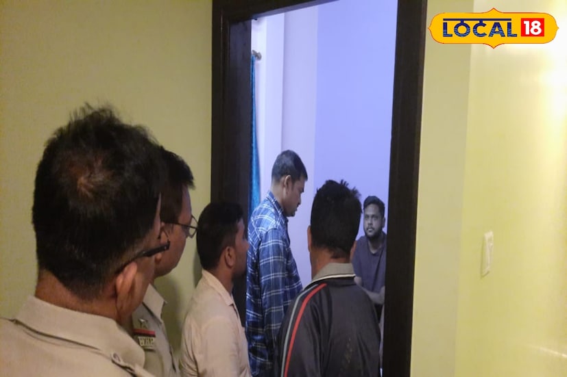 এদিকে শহরের এক নামী হোটেলে থাকা এক পর্যটক জানিয়েছেন, “পুলিশের সক্রিয়তা থাকলে আমাদেরও সুবিধা হয়। কারণ সামনেই কাটোয়ার কার্তিক লড়াই উৎসব, তখন শহরে হাজার হাজার মানুষের ভিড় হয়।” তাছাড়া হাওড়া ও শিয়ালদহ ডিভিশনের অন্তর্গত কাটোয়া স্টেশনের উপর দিয়ে প্রতিদিন একাধিক দৈনিক ও সাপ্তাহিক আন্তঃরাজ্য এক্সপ্রেস ট্রেন চলাচল করে, যা উত্তরবঙ্গ, বিহার, ওড়িশা, ঝাড়খণ্ড, অসমসহ বিভিন্ন রাজ্যের সঙ্গে সংযোগ স্থাপন করে। ফলে উৎসবের মুখে কাটোয়া শহর পুলিশের কাছে নিরাপত্তা বজায় রাখা এক বড় চ্যালেঞ্জ হয়ে দাঁড়িয়েছে।তথ্য ও ছবি : বনোয়ারীলাল চৌধুরী