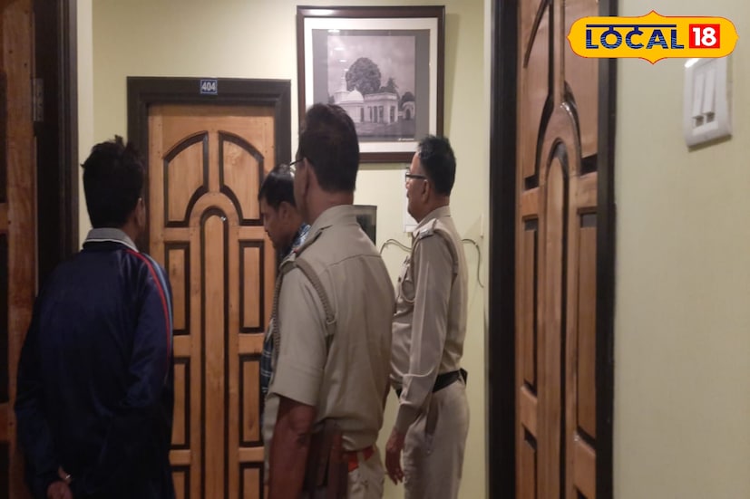 ফুটিসাঁকো মোড় এলাকাটি তিন জেলার সংযোগস্থল হওয়ায় সেখানে সব সময়ই ভিন জেলার মানুষের আনাগোনা লেগে থাকে। অতীতে এই এলাকায় বহু দুষ্কৃতিকে গ্রেফতার করেছে পুলিশ। ফলে গোয়েন্দাদের দৃষ্টিতে এলাকাটি বরাবরই সংবেদনশীল। এর আগে মঙ্গলকোটের শিমুলিয়া মাদ্রাসা কাণ্ডেও কাটোয়া শহরের নাম উঠে এসেছিল তদন্তের রাডারে। তাই দিল্লির বিস্ফোরণ পরবর্তী পরিস্থিতিতে কোনও ঝুঁকি নিতে নারাজ কাটোয়া থানার পুলিশ।তথ্য ও ছবি : বনোয়ারীলাল চৌধুরী