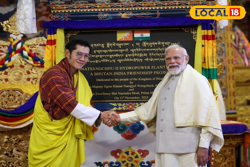 আলিপুরদুয়ার, অনন্যা দে: বৃষ্টি হলেই ভুটানের জল ভারতে ঢুকে পড়ার সমস্যা রয়েছে। বিশেষ করে ডুয়ার্স এলাকার বিভিন্ন স্থান ক্ষতিগ্রস্ত হয় এই জল প্রবেশের ফলে। এই সমস্যার কিছুটা সমাধান হতে চলেছে কারণ ভুটানে ফুন্টশলিং-এর কাছে হাইড্রো ইলেকট্রিক প্রকল্পের উদ্বোধন হল।ভুটানের রাজা এবং ভারতের প্রধানমন্ত্রী নরেন্দ্র মোদির উপস্থিতিতে উদ্বোধন হয় এই প্রকল্পের। শুধু জল সমস্যার সমাধান নয়। এই প্রকল্পে উৎপাদিত বিদ্যুৎ দু দেশের কাজে আসবে বলে জানা গিয়েছে।