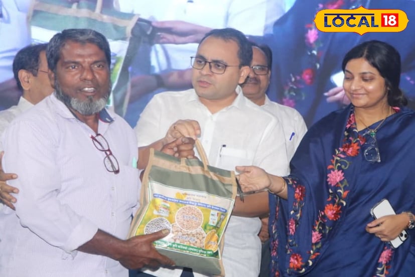 এদিন ভাঙন কবলিত এলাকার মানুষ এবং বন্যায় ক্ষতিগ্রস্ত মানুষকে নানা রকম বীজ এবং কীটনাশক প্রদান করা হয়েছে। ভাঙনের জেরে সব কিছু হারানোর পর সরকারি সাহায্য পেয়ে একটু স্বস্তির নিঃশ্বাস ফেলছেন সাধারণ মানুষ।