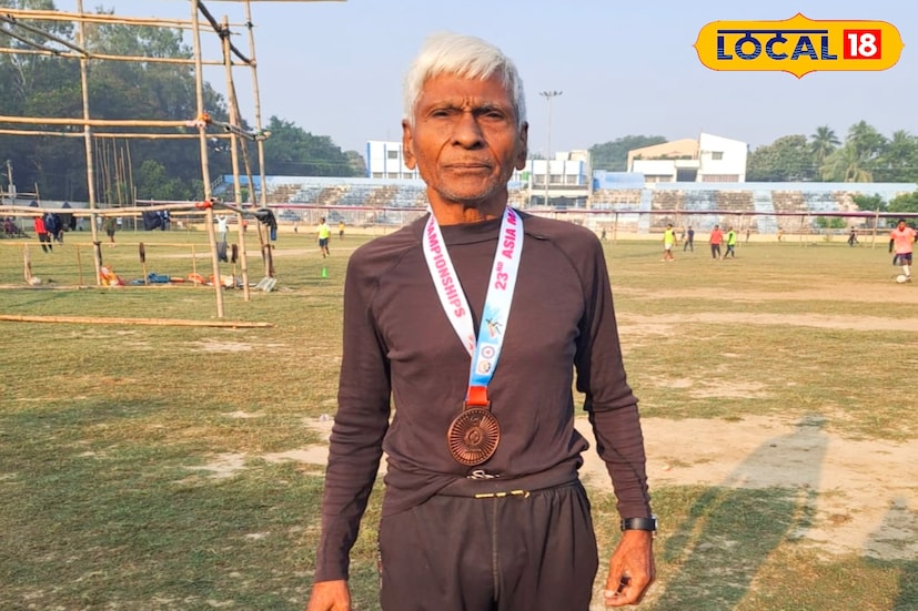 আর ১৬ বছর পরেই সেঞ্চুরি ঠেকাবেন। তবে এখনও হাড় মজবুত। খেলার নেশায় ৮৪ বছর বয়সেও আন্তর্জাতিক স্তরের খেলায় দৌড় প্রতিযোগিতায় অংশগ্রহণ করছেন মালদহ শহরের ফুলবাড়ী এলাকার প্রবীণ নকুল চৌধুরী।কেন্দ্রীয় আবগারি ও শুল্ক বিভাগে আধিকারিক হিসেবে কর্মরত ছিলেন তিনি।(ছবি ও তথ্য: জিএম মোমিন)