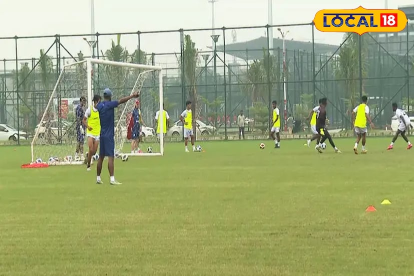 তাঁর পরামর্শে দিশমকে বেঙ্গল ফুটবল অ্যাকাডেমির ট্রায়ালে নিয়ে যান বাবা বৈদ্যনাথ হাঁসদা, যিনি পেশায় একজন স্কুল শিক্ষক। তিনি বলেন, “ছোট থেকেই ও ফুটবলের ভক্ত। এখন যে সুযোগ পেয়েছে, তাতে আশা রাখি একদিন জাতীয় দলের জার্সি গায়ে চাপাবে।”