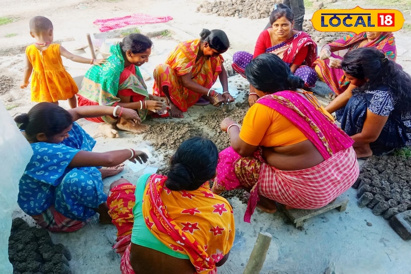 এই উদ্যোগের পিছনে রয়েছে কয়েকটি স্বেচ্ছাসেবী সংস্থার সহায়তা। সংস্থাগুলি মহিলাদের প্রশিক্ষণ, আর্থিক সহায়তা ও প্রয়োজনীয় পরামর্শ দিয়ে পাশে দাঁড়িয়েছে। ফলে স্থানীয় মহিলারা গড়ে তুলেছেন ছোট ছোট ম্যানগ্রোভ নার্সারি, যা তাঁদের আয়ের উৎসও হয়ে উঠেছে।