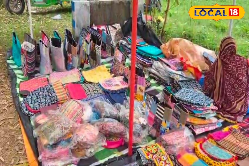 বীরভূম,সৌভিক রায়: কমবেশি আজ পর্যন্ত অনেকেই বোলপুর শান্তিনিকেতন ভ্রমণের জন্য এসেছেন। আর এই বোলপুর শান্তিনিকেতন ভ্রমণের জন্য আসার যে মূল কারণ সেটা হল কবিগুরুর বিভিন্ন দর্শনীয় স্থান দেখার পাশাপাশি সোনাঝুরির হাট প্রদর্শন। কারণ বর্তমানে পর্যটকদের কাছে অন্যতম আকর্ষণীয় জায়গা এই সোনাঝুরির হাট। কারণ এই হাটে কবিগুরুর বিভিন্ন স্মৃতি বিজড়িত জিনিসপত্র পাওয়া যায়।