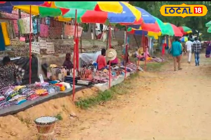 তবে বর্তমানে বেশ কিছু কারণ বশত সোনাঝুরি হাট বন্ধ হয়ে যাওয়ার সম্ভাবনায় দিন কাটাচ্ছেন শিল্পীরা ও স্থানীয় ব্যবসায়ীরা। কারণ মামলা করা হয়েছে এই সোনাঝুরির হাট রয়েছে বনদফতরের বিপক্ষ জায়গায়। বনদফতরের জায়গায় কেউ হাট বসাতে পারেন না এবং এর পাশাপাশি পরিবেশবিদ অভিযোগ দায়ের করেছেন সেই ভিত্তিতে এই হাট বন্ধ হয়ে যাওয়ার সন্ধিক্ষণে রয়েছে। ছবি ও তথ্য: সৌভিক রায়