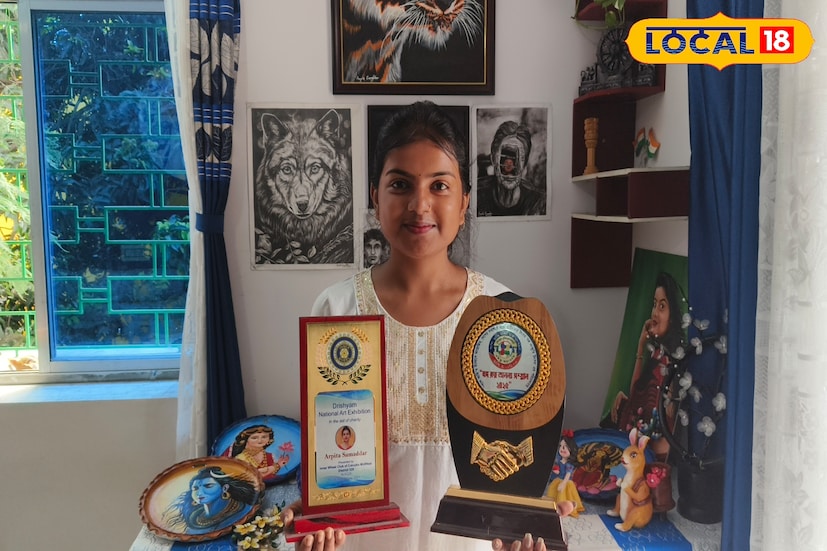 তবে অর্পিতা কোনও প্রশিক্ষণ ছাড়াই শুধুমাত্র সোশ্যাল মিডিয়া দেখেই শিখেছেন পেন্টিং, ক্লে আর্ট, চারকোল আর্ট,পেন্সিল স্কেচ , ক্যানভাস ইত্যাদি নানান শিল্পকলা। প্রতিভাবান শিল্পী অর্পিতা তাঁর শিল্পসত্বার জন্য ইতিমধ্যেই দু'টি সংস্থা থেকে সন্মানিত হয়েছেন।মিলেছে প্রশংসাপত্র সহ পদকও।ইঞ্জিনিয়ারিং পড়ুয়া অর্পিতা কেবল শখের বশেই পড়াশোনার পাশাপাশি করে চলেছেন একের পর এক নজরকারা শিল্পকলা।( ছবি ও তথ্য : দীপিকা সরকার)