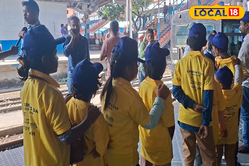 শিশু দিবসের বিশেষ দিনে শিলিগুড়ি জংশন থেকে রংটং পর্যন্ত এক আবেগঘন ও ব্যতিক্রমী টয় ট্রেন যাত্রার সাক্ষী থাকল দার্জিলিং হিমালয়ান রেলওয়ে (ডিএইচআর)। ১৪ নভেম্বর, শুক্রবার, ডিএইচআর ও ইউনিক ফাউন্ডেশনের যৌথ উদ্যোগে অটিস্টিক ও দৃষ্টিহীন শিশুদের নিয়ে এই বিশেষ ঐতিহ্যবাহী যাত্রার আয়োজন করা হয়। পাহাড়ের বুক চিরে এগিয়ে চলা টয় ট্রেন যেন সেদিন হয়ে উঠেছিল খুশির ট্রেন—যেখানে প্রতিটি বাঁকে ছিল উচ্ছ্বাস, প্রতিটি টানেলে ছিল বিস্ময়ের হাওয়া। (ছবি ও তথ্য: ঋত্বিক ভট্টাচার্য)