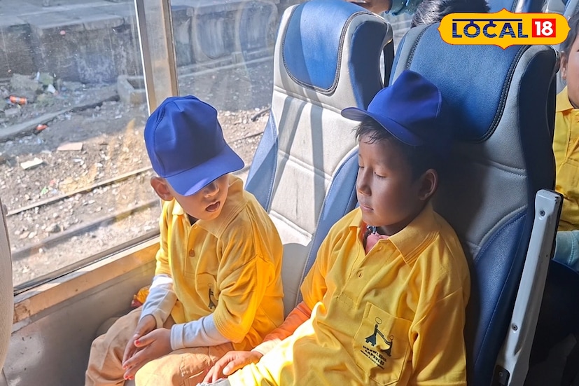 সকাল ১১টায় শিলিগুড়ি জংশন থেকে যাত্রা শুরু হওয়ার আগে থেকেই স্টেশনে ছিল উৎসবের পরিবেশ। রঙিন বেলুন, ব্যানার, সঙ্গীত আর শিশুদের হাসিমাখা মুখে প্ল্যাটফর্ম যেন পরিণত হয় আনন্দের মেলায়। রংটং পর্যন্ত যাত্রাপথে পাহাড়ি বাঁক, সবুজ অরণ্য, সুরঙ্গের আলো-অন্ধকারের খেলা—সবকিছুই শিশুদের কাছে হয়ে ওঠে নতুন অভিজ্ঞতার ঝরনা। জানালার পাশে দাঁড়িয়ে অনেকেই হাত বাড়িয়ে ছুঁয়ে দেখার চেষ্টা করে বাতাসকে। তাদের অপ্রতিরোধ্য উচ্ছ্বাসে ট্রেনের প্রতিটি কামরাই ভরে ওঠে।