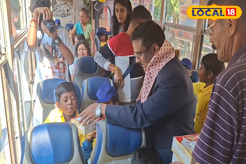 ডিএইচআর ডিরেক্টর ঋষভ চৌধুরী বলেন, “দার্জিলিং হিমালয়ান রেলওয়ে শুধু একটি ঐতিহ্যবাহী রেলপথ নয়, এটি মানুষের সঙ্গে মানুষের সংযোগের সেতু। বিশেষভাবে সক্ষম শিশুদের জন্য আমরা এই টয় ট্রেন যাত্রা আয়োজন করতে পেরে গর্বিত। প্রত্যেক শিশুর মুখের হাসি আমাদের সবচেয়ে বড় সাফল্য। আমাদের লক্ষ্য—ঐতিহ্যকে আরও মানবিক করা, এবং সকলের কাছে রেলভ্রমণের আনন্দ পৌঁছে দেওয়া।”