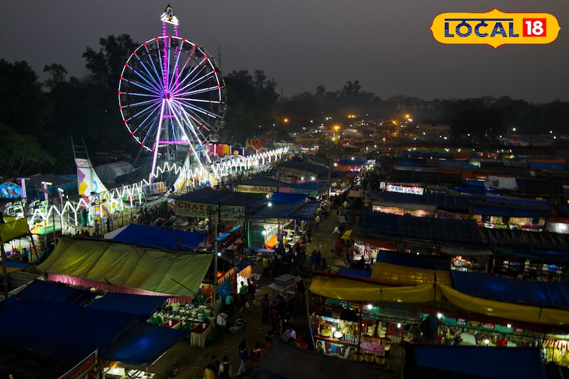 প্রসঙ্গত বিশ্বভারতী সূত্রে জানা যায় ২০১৬ ও ২০১৮ সালে বোলপুর শান্তিনিকেতনের এই ঐতিহ্যবাহী পৌষমেলায় দূষণ সংক্রান্ত বিষয়ে জাতীয় পরিবেশ আদালতে দুটি মামলা করেছিলেন পরিবেশবিদ সুভাষ দত্ত। সেই মামলার রায়ে আতশবাজি পোড়ানো সম্পূর্ণ বন্ধ করে দিয়ে পৌষমেলায় দূষণ নিয়ন্ত্রণে একাধিক বিধিনিষেধ বেঁধে দিয়েছিল আদালত। তাই এই বৈঠকে বিশ্বভারতী কর্তৃপক্ষ ও শান্তিনিকেতন ট্রাস্ট প্রাথমিকভাবে সিদ্ধান্ত নিয়েছে, জাতীয় পরিবেশ আদালতের যাবতীয় ছাড়পত্র নিয়ে, বিধিনিষেধ মেনেই পৌষমালার আয়োজন করা হবে৷ (ছবি ও তথ্য: সৌভিক রায়)