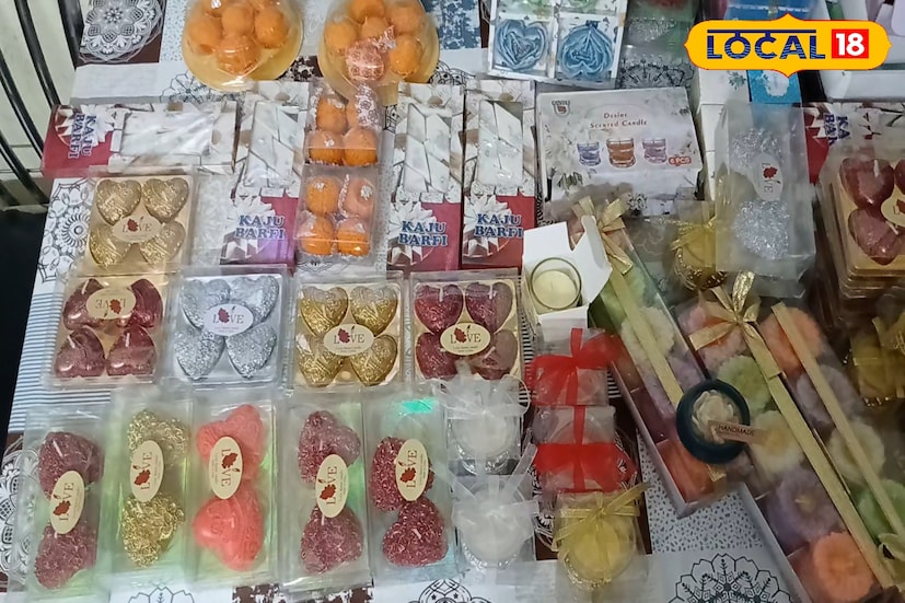 ইচ্ছামত সুন্দর করে তা প্যাকেট করে নিতে হবে। আপনার তৈরি এইসব জিনিস আপনি বিক্রি করতে পারেন সোশ্যাল মিডিয়ার মাধ্যমে অথবা গিফটের দোকানের মাধ্যমে। বর্তমানে এই ধরনের ডিজাইনার মোমবাতি চাহিদা তুঙ্গে ফলে সোশ্যাল মিডিয়ায় এইসব মোমবাতির ছবি আপলোড করে বিক্রি করতে পারেন সহজেই। ডিজাইনের উপর নির্ভর করে কুড়ি টাকা থেকে শুরু করে ৫০০ টাকা পর্যন্ত বিক্রি হয় এইসব মোমবাতি।