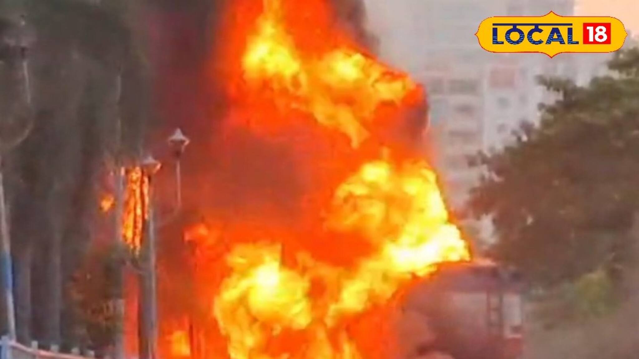 নিউটাউনে পেট্রোল পাম্পের সামনে ট্যাঙ্কারে ভয়াবহ আগুন! চালকের বুদ্ধিতে বাঁচল গোটা এলাকা