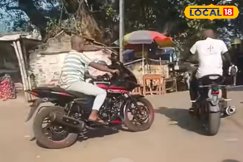 বিদ্যালয়ের ভারপ্রাপ্ত প্রধান শিক্ষক মহম্মদ মুস্তাফা বলেন, কয়েকজন যুবক স্কুলে আসা ছাত্রীদের কে দেখে প্রায় দিন উত্যক্ত করত, আমাদের বিষয়টি নজরেও আসে। স্কুল শুরু ও শেষ হওয়ার সময় এই মটর বাইক বাহিনীর দাপট অব্যাহত থাকে। পরে পুলিশকে আমরা বিষয়টি জানায়, আর তারপরেই মটর বাইক থামিয়ে যুবকদের মাথা মুড়িয়ে ন্যাড়া করে দেওয়া হয়। 