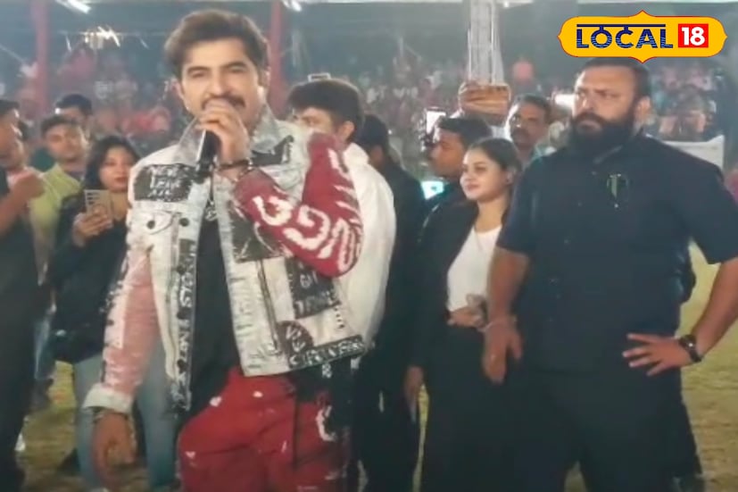 অভিনেতা জিৎ এর উপস্থিতিতে জমজমাট হয় ফুটবল খেলার উদ্বোধনী অনুষ্ঠান। সুপারস্টার জিৎ কে একঝলক দেখার জন্য জনপ্লাবন তৈরি হয়। কাওকে নিরাশ না করেই সকলের মাঝেই উপস্থিত থাকলেন জিৎ।