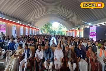 হাজারও যুবকের ভিড়ে মুখর সেলেসিয়ান কলেজ, উত্তরবঙ্গের বৃহত্তম জব ফেয়ার শিলিগুড়িতে হাজারও যুবকের ভিড়ে মুখর সেলেসিয়ান কলেজ, উত্তরবঙ্গের বৃহত্তম জব ফেয়ার শিলিগুড়িতে