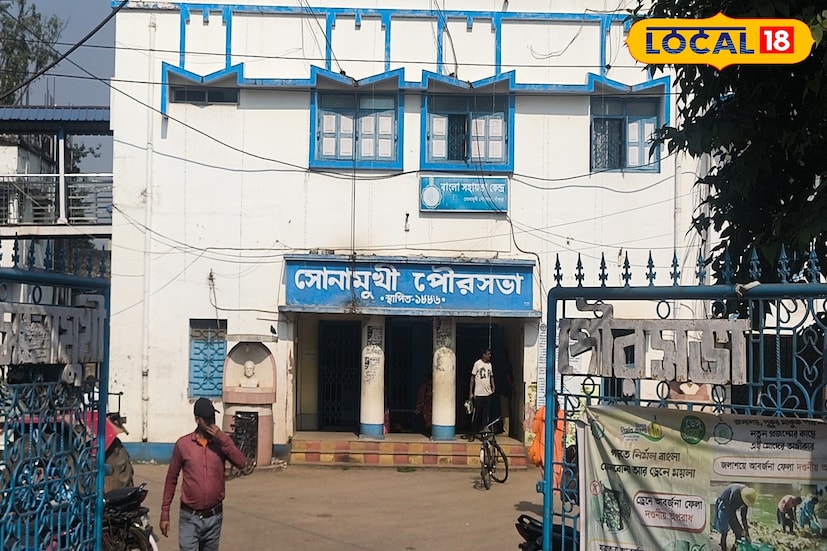 বাঁকুড়ার সোনামুখীর ঐতিহ্যবাহী মিষ্টি রসকদম। জেলার গণ্ডি ছাড়িয়ে এই মিষ্টি পাড়ি দিচ্ছে দূর-দূরান্ত। ভারতবর্ষের বিভিন্ন অংশ থেকে শুরু করে রসকদম পৌঁছে গিয়েছে জাপান, আমেরিকা এবং আফ্রিকা। বাঁকুড়ার সোনামুখীর ঐতিহ্যবাহী মিষ্টি রসকদম। জেলার গণ্ডি ছাড়িয়ে এই মিষ্টি পাড়ি দিচ্ছে দূর-দূরান্ত। ভারতবর্ষের বিভিন্ন অংশ থেকে শুরু করে রসকদম পৌঁছে গিয়েছে জাপান, আমেরিকা এবং আফ্রিকা।