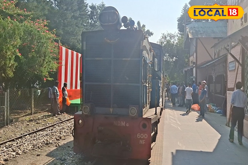 *সব মিলিয়ে, ঘুম উৎসবকে কেন্দ্র করে পাহাড়ি রেলপথ আবারও জীবন্ত হয়ে উঠছে। টয়ট্রেনের হুইসেলের প্রতিধ্বনি আর শীতের স্বচ্ছ, নীলচে পাহাড়ি আকাশ—এই দুইয়ের মেলবন্ধনে দার্জিলিংকে ফের স্বপ্নের গন্তব্য করে তুলতে প্রস্তুত ডিএইচআর।