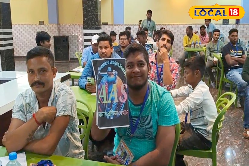 খেলায় মোট ১১ জন খেলোয়াড়দের বেছে নেন নিলামে অংশগ্রহণকারী টিমের মালিকরা। কোন‌ও খেলোয়াড়কে এক হাজার টাকা তো আবার কোন‌ও খেলোয়াড়কে ১০ হাজার টাকায় কেনেন ক্রিকেট টিমের মালিকরা।(ছবি ও তথ্য: জিএম মোমিন)