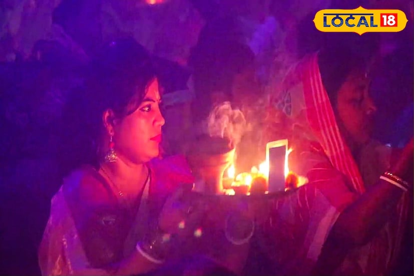 এদিন মঙ্গলদীপ উপলক্ষে প্রায় ১৫ হাজারের উপরে দর্শনার্থী ভিড় জমান দেগঙ্গার চাকলা লোকনাথ মন্দিরে। উপস্থিত ছিলেন হাবরার বিধায়ক জ্যোতিপ্রিয় মল্লিক-সহ প্রশাসনের উচ্চপদস্থ আধিকারিরাও। এই বিশেষ দিন উপলক্ষে সাজিয়ে তোলা হয় মন্দির। মন্দির কমিটির পক্ষ থেকে জানানো হয়েছে, এদিন বিশেষ পুজোরও আয়োজন করা হয়