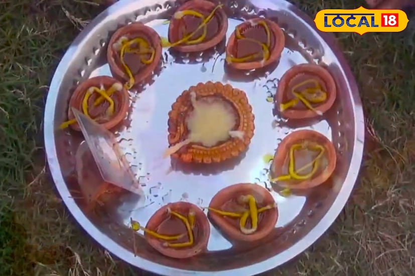 নিরাপত্তার জন্য অতিরিক্ত পুলিশও মোতায়েন ছিল মন্দির চত্বরে। পরিবার পরিজনের সুস্থতা কামনা করে প্রদীপ জ্বালিয়ে বাবা লোকনাথের কাছে প্রার্থনা করতে দেখা গেল বহু ভক্তদের