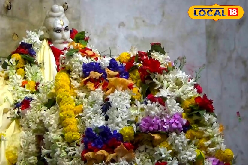 প্রতিবছর কার্তিক মাসের শেষ শনিবার মঙ্গলদীপ জ্বালানোর রীতি চলে আসছে বহু বছর ধরে। 