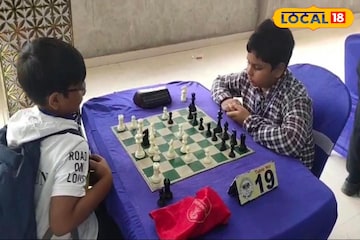 ফোনের নেশায় বুঁদ আপনার সন্তান, কলকাতার নামী-দামি স্কুল না করলেও জেলার স্কুল দেখাল রাস্তা ফোনের নেশায় বুঁদ আপনার সন্তান, কলকাতার নামী-দামি স্কুল না করলেও জেলার স্কুল দেখাল রাস্তা