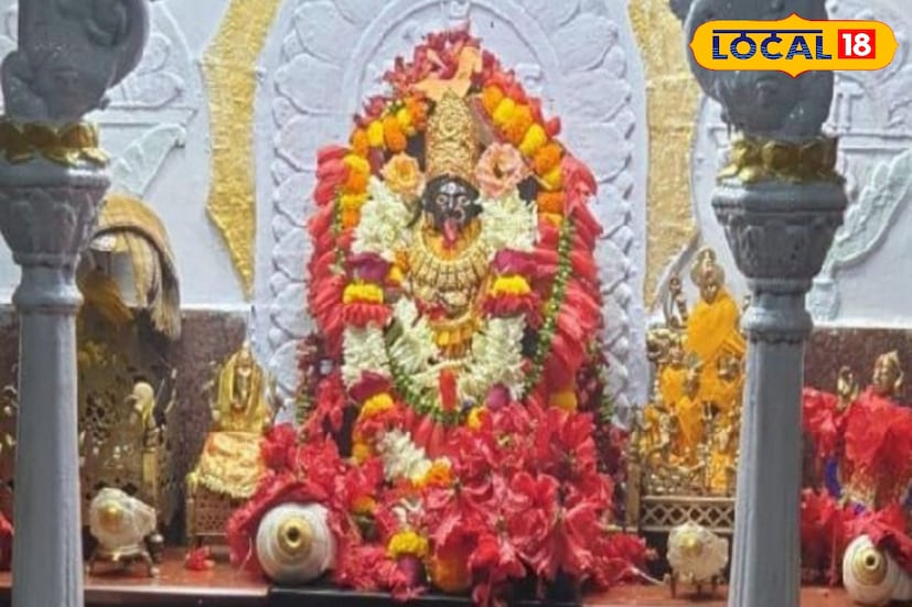  ঝাড়খণ্ডের দুমকা জেলার মলুটি গ্রামের রাজবংশ, রাজত্ব কিছুই আর নেই। নেই সেই চাকচিক্য, জাঁকজমক জৌলুস৷ কিন্তু আজও মৌলিক্ষা মায়ের পুজো হয়ে আসছে বংশপরম্পরায় এবং রীতিনীতি মেনেই। ইতিহাসবিদদের মতে,প্রায় ১৮৫৭ সালে সাধক বামাক্ষ্যাপা মলুটি গিয়ে পুজো করতেন।