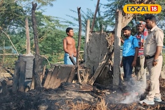 হিঙ্গলগঞ্জে শর্ট সার্কিটে ভয়াবহ আগুন, পুড়ে ছাই লক্ষাধিক টাকার সম্পদ! অসহায় পরিবার