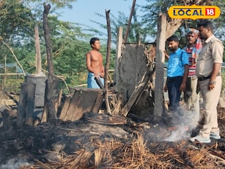হিঙ্গলগঞ্জে শর্ট সার্কিটে ভয়াবহ আগুন, পুড়ে ছাই লক্ষাধিক টাকার সম্পদ! অসহায় পরিবার