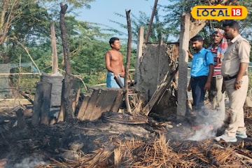 হিঙ্গলগঞ্জে শর্ট সার্কিটে ভয়াবহ আগুন, পুড়ে ছাই লক্ষাধিক টাকার সম্পদ! অসহায় পরিবার হিঙ্গলগঞ্জে শর্ট সার্কিটে ভয়াবহ আগুন, পুড়ে ছাই লক্ষাধিক টাকার সম্পদ! অসহায় পরিবার