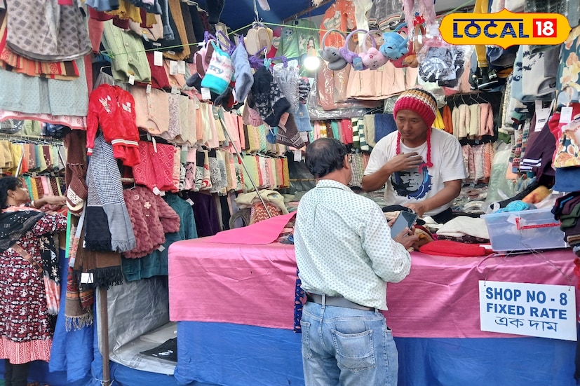 তিনি আরও বলেন, এখানে মানুষের মধ্যে ভালই সাড়া পাচ্ছেন তারা। আর দার্জিলিঙে তাদের নিজস্ব ম্যানুফ্যাকচারে তারা তৈরি হয় এই পোশাক। এই নিয়ে তিন বছর তারা আসছেন বর্ধমানে। এবছর বর্ধমানের বড়নীলপুর এলাকায় তারা ছয়টি দোকান করেছেন। শীতের পোশাক। তিন মাস এখানেই থাকবেন তারা। (ছবি ও তথ্য: সায়নী সরকার)